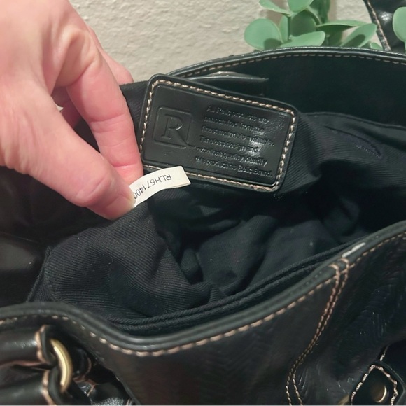 ⚡️⚡️🔥🔥 MOVING SALE Relic Black Shoulder Bag with Gold Hardware - Picture 3 of 5